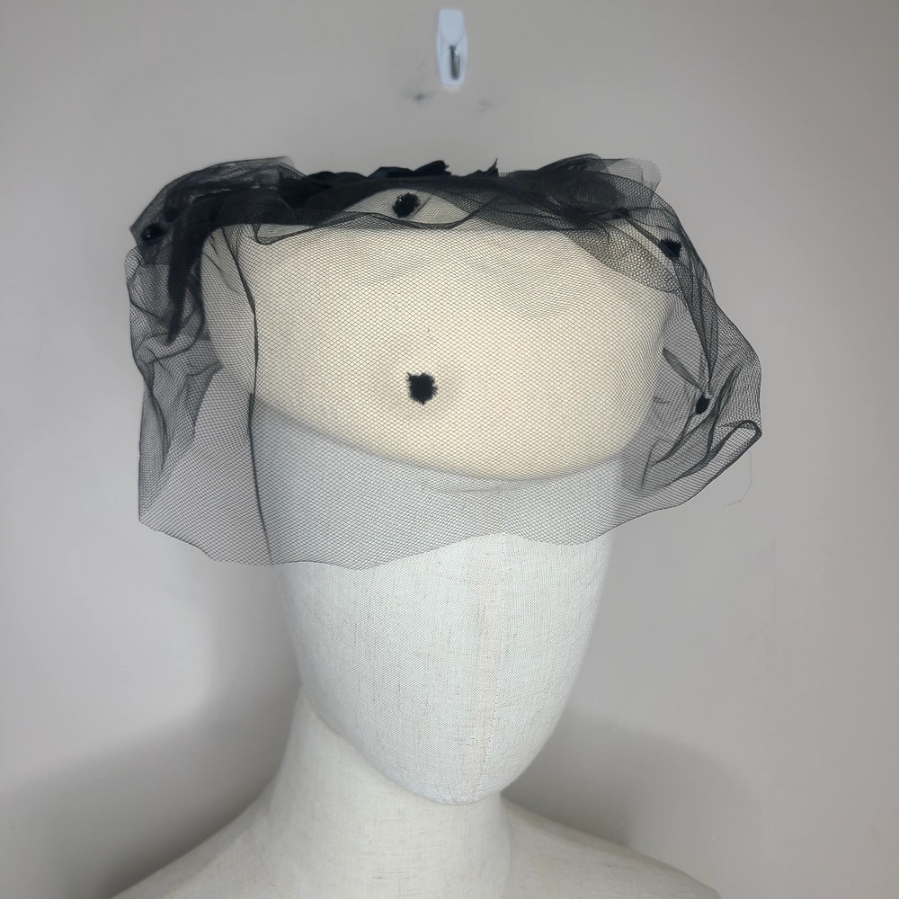 Vtg 50s BETMAR Cream Wool Pillbox Hat Union‎ Made USA Black Tulle Swissdot Veil